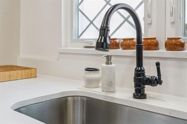 Building Photo - 1304 Santa Rosa Ct