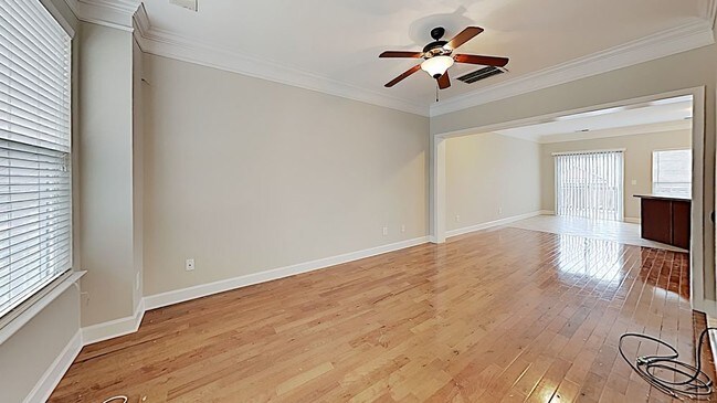 Building Photo - Premier Lenox Village Townhouse