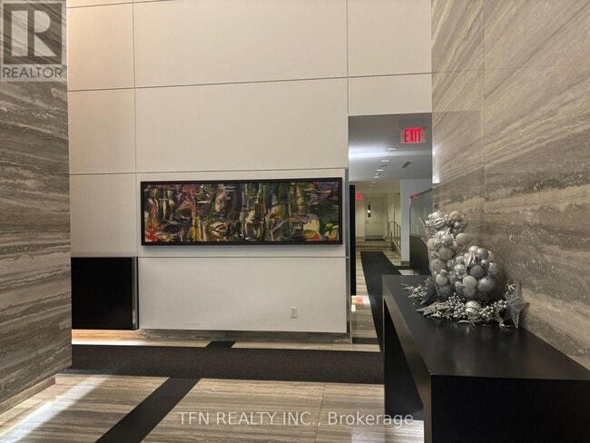 Building Photo - 110 Charles St E