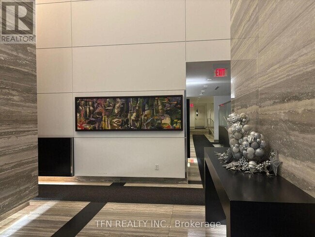 Photo du bâtiment - 110 Charles St E