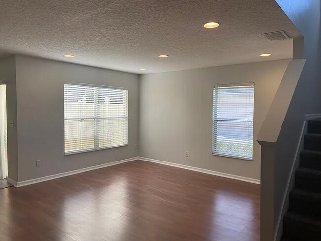 Foto del edificio - 3035 Indus Dr