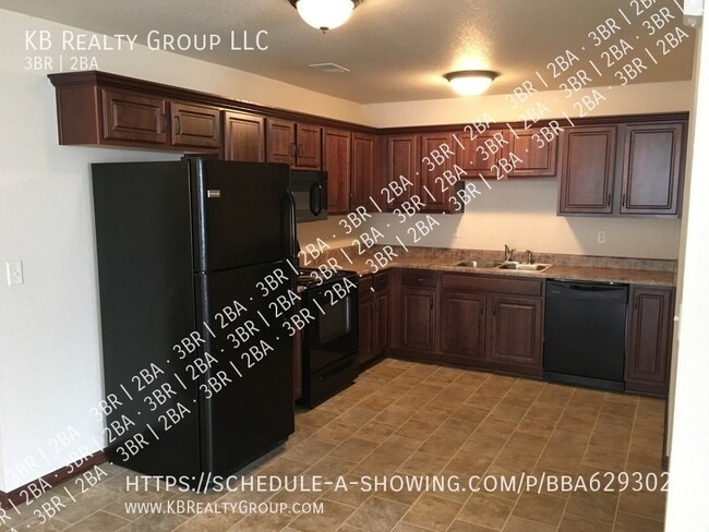 Building Photo - 3 Bed Single Level Duplex in Blue Springs;...
