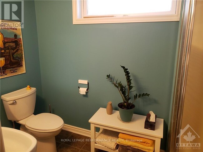 Building Photo - 3376 Chilliwack Way
