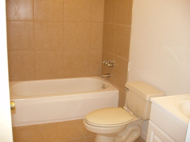 Building Photo - 138 Stella
