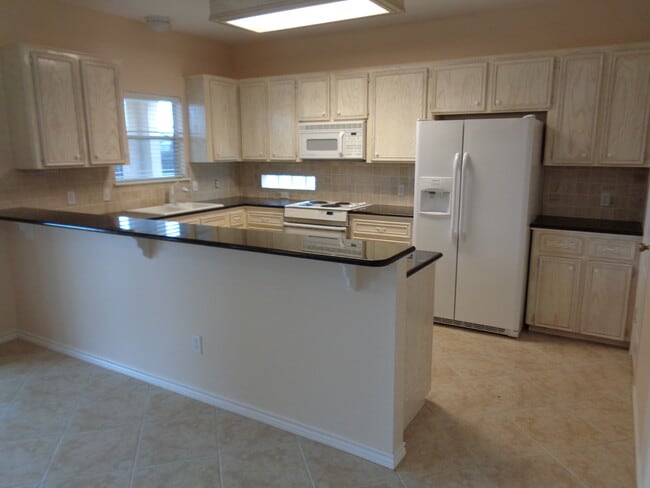 Kitchen - 15505 Cruiser St