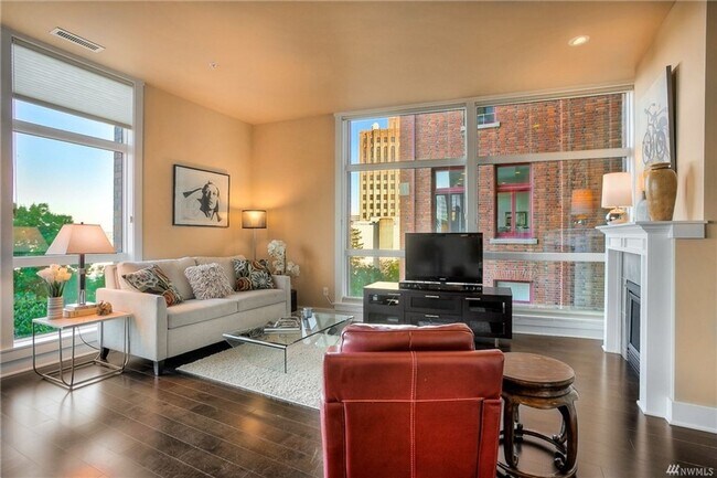Building Photo - Executive condo at the Roberson building i...