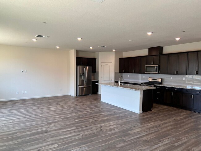 Building Photo - Gorgeous Newer Meadowlands Residence 3 Model, 4 Bedroom Unit