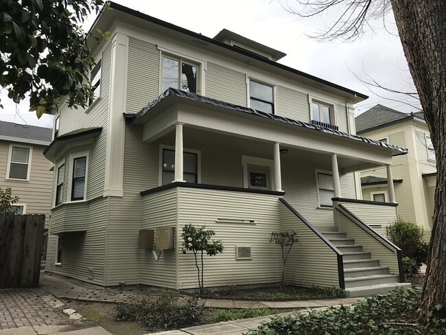 Building Photo - 711 18th Street