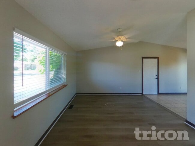 Foto del edificio - 7325 Woodstock St