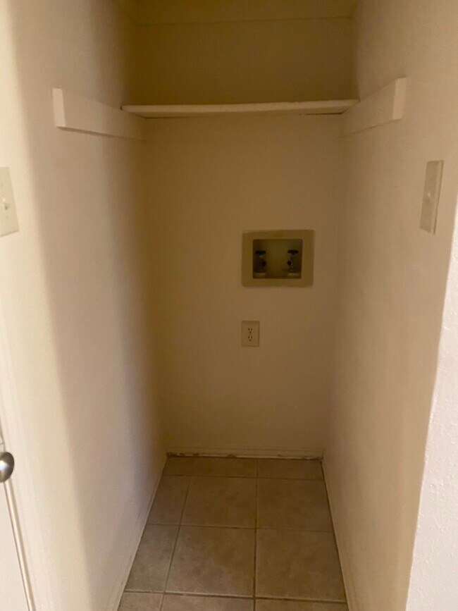 Foto del edificio - 201 Brook Cir