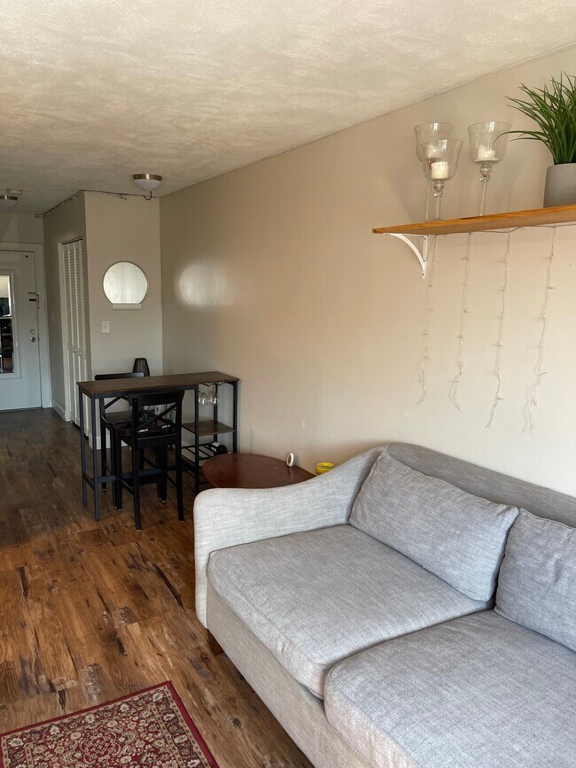 Building Photo - 35 Glencoe St