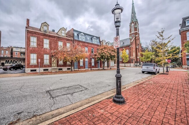 Historic, Charming Neighborhood - 1703 S 11th St