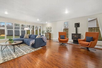 Building Photo - 604 NW B St