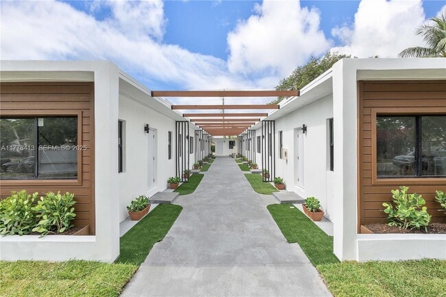 Building Photo - 1946 Pierce St