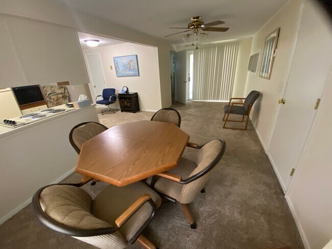 Building Photo - 3327 Ivy League Dr