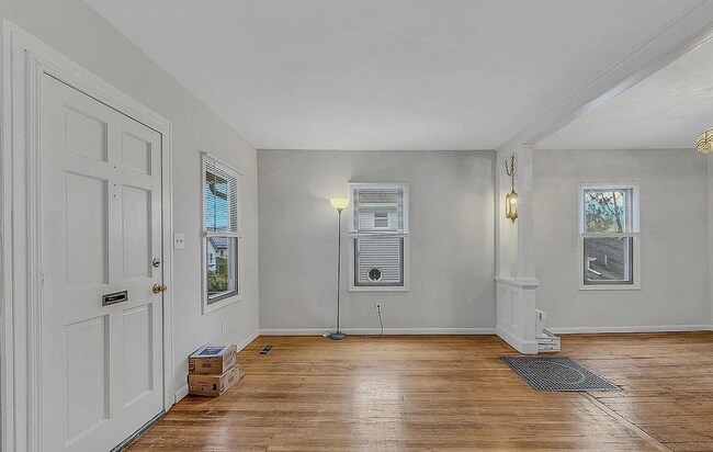 Foto del edificio - 213 Colburn Ave