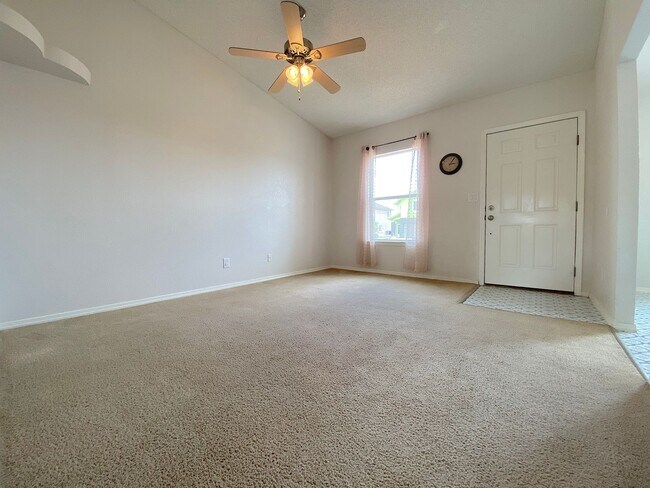 Building Photo - Northeast El Paso 3bed with Refrig A/C and...