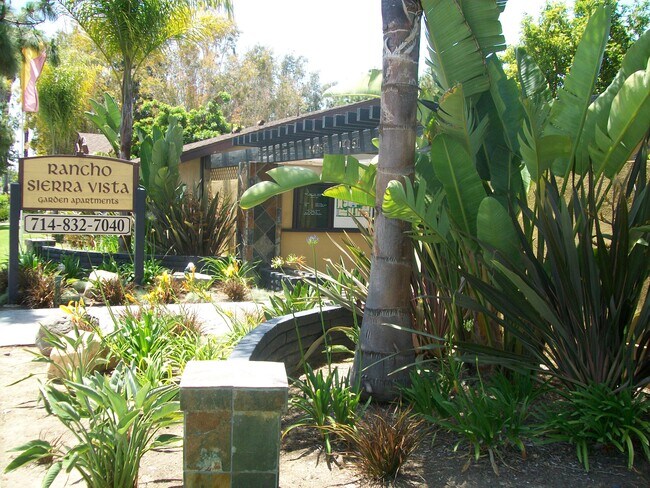 Foto del edificio - 14271 Browning Ave