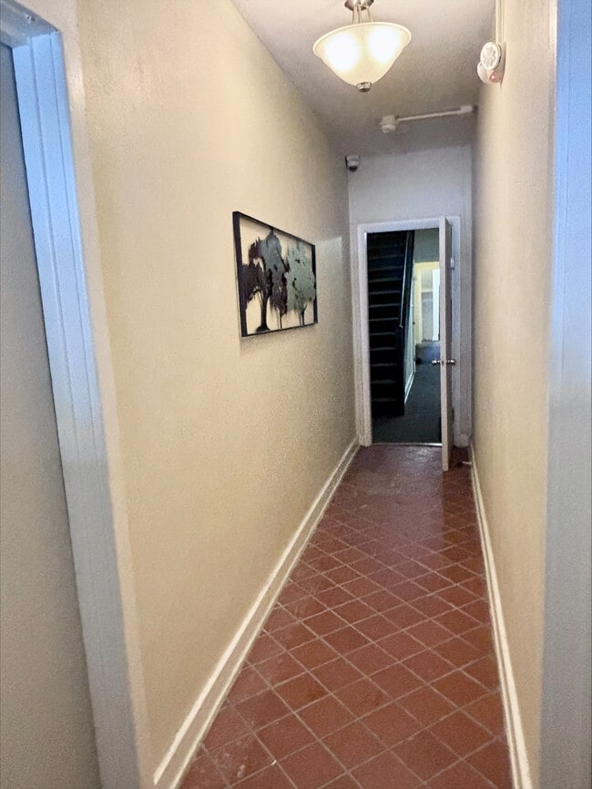 Entrance Hallway - 1009 Madison St Apartments