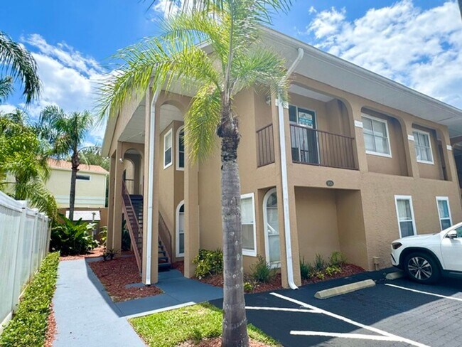 Foto del edificio - 3 Bedroom, 2 Bath Condo w/ Balcony For Rent