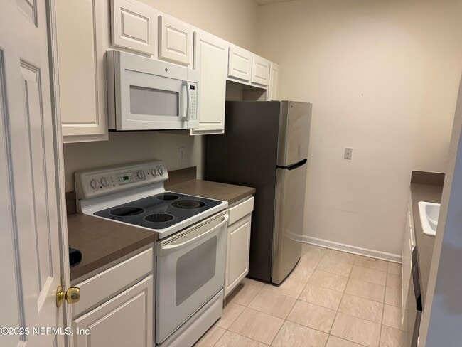 Foto del edificio - 10550 Baymeadows Rd
