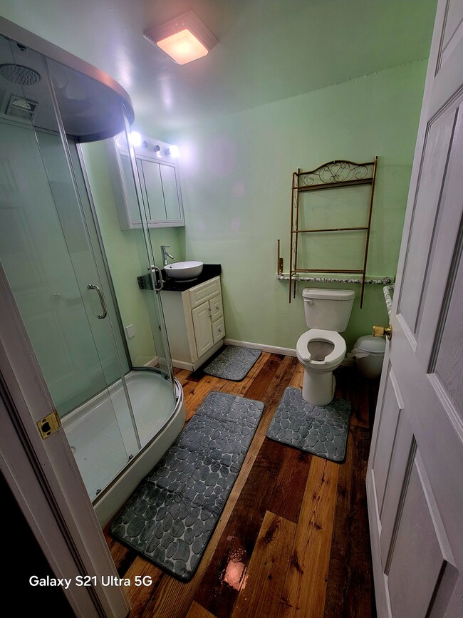 Full Bathroom - 317 W Fayette St