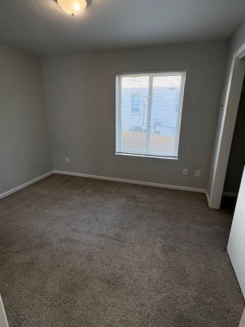 Building Photo - 411 E 5th St