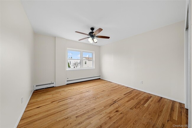 Building Photo - 410 Jericho Tpke
