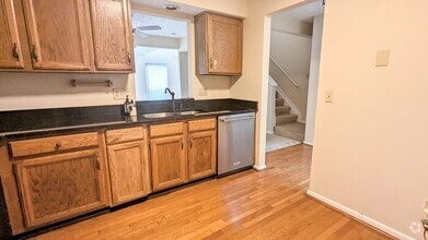 Building Photo - 9465 Hunters Creek Dr