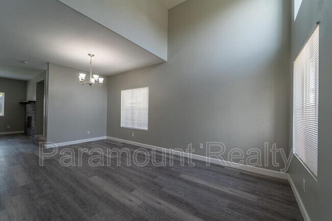 Foto del edificio - 4319 Roxbury Dr