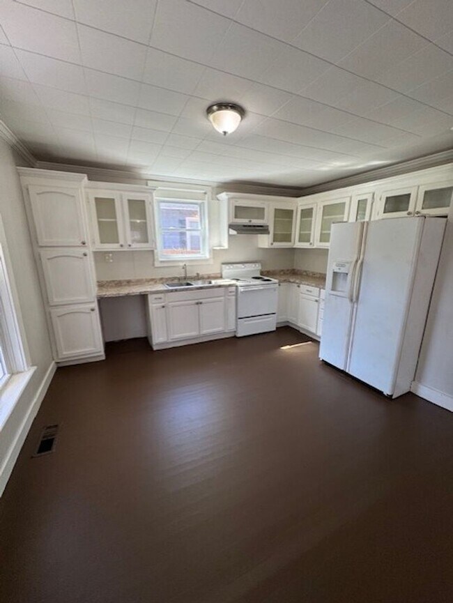 Foto del edificio - Renovated 3 bedroom 2 Bath Home with Driveway