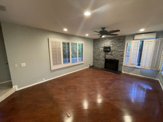 Foto del edificio - 6036 Cirrus St