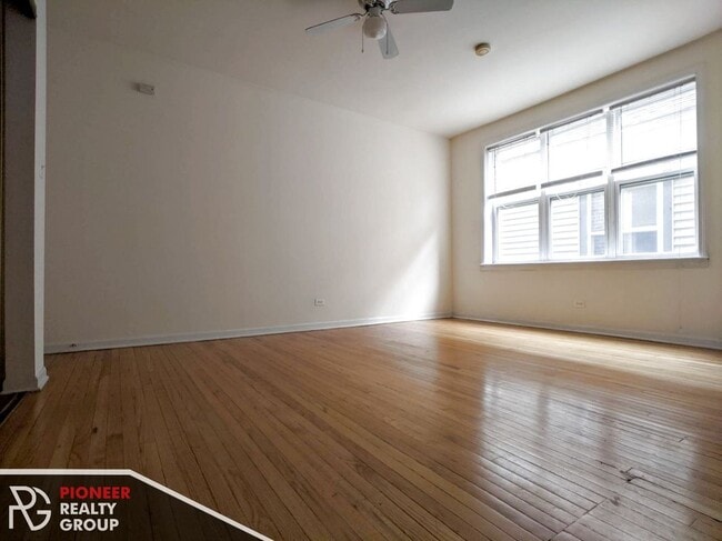 Building Photo - 910 W Dakin St