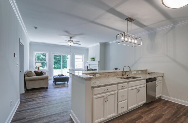 Foto del edificio - Main Level Living in the Heart of Bedford.