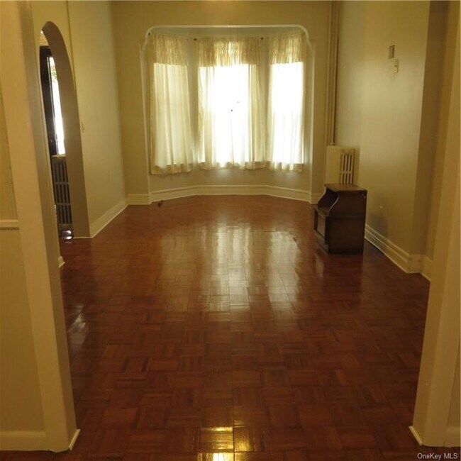 Foto del edificio - 2567 Bainbridge Ave