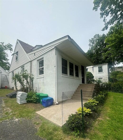 Building Photo - 18 Hastings Ln