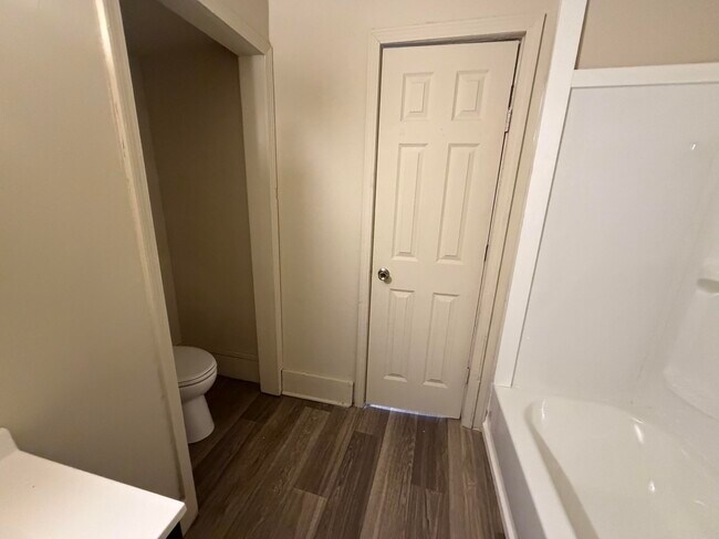 Building Photo - 601 Woodbury-W