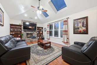 Building Photo - 643 Northfield Ln