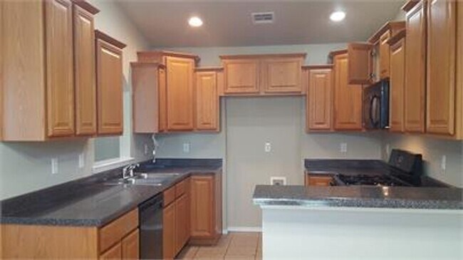 Foto del edificio - 3-Bed 2-Bath Home in Claremore!