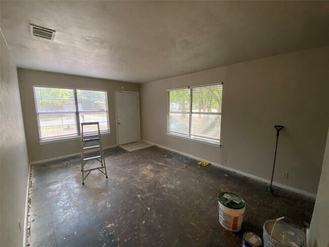 Foto del edificio - 1412 Oakwood Dr