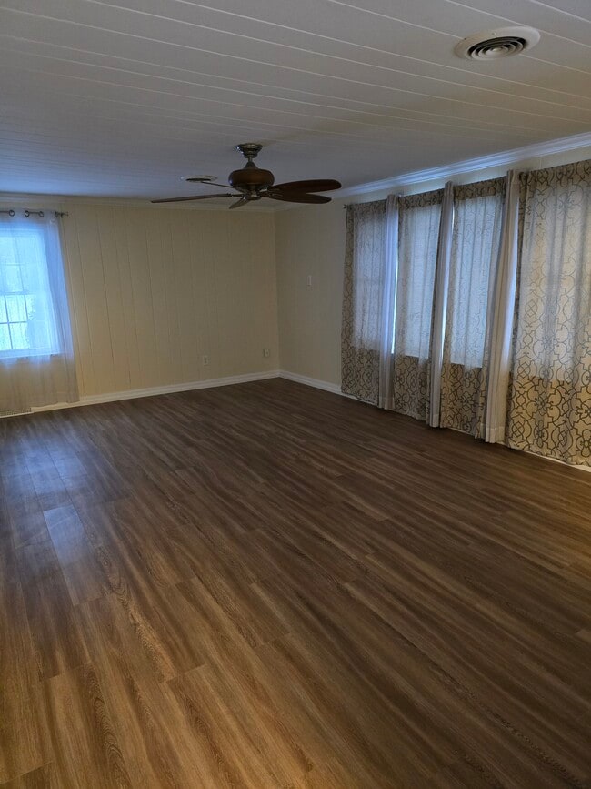 Building Photo - 4435 Clifford Rd