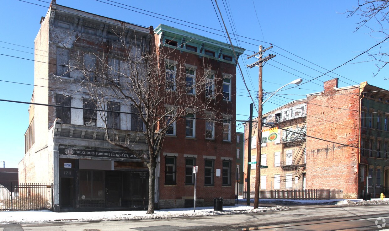 Primary Photo - 1713 Elm St