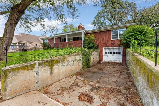 Building Photo - 1014 N Yale Ave
