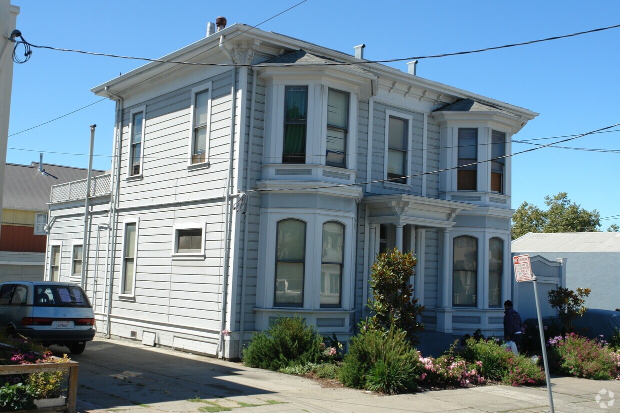 Primary Photo - 487 43rd St