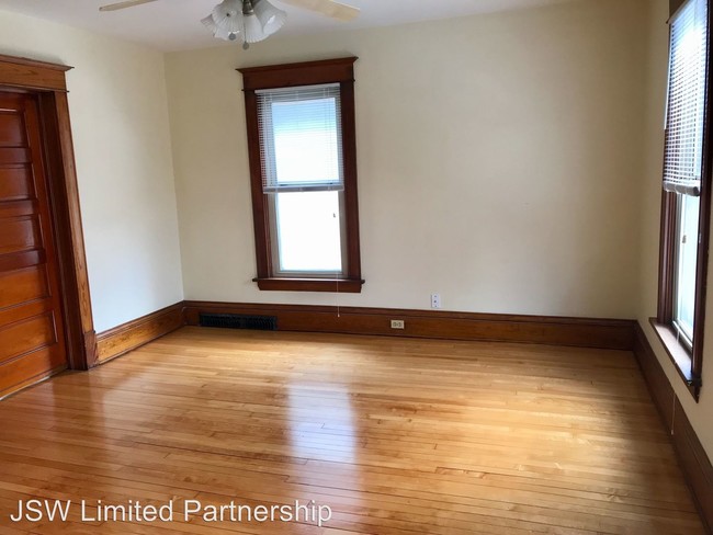Building Photo - 315-317 N Paterson St