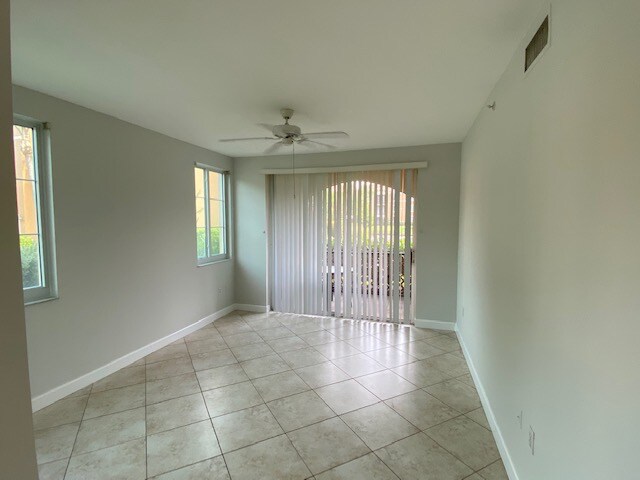 Foto del edificio - 1210 Reserve Way