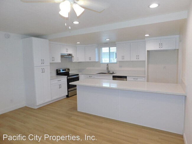 Foto del edificio - 4 br, 2.5 bath House - 17595 Santa Maria St.