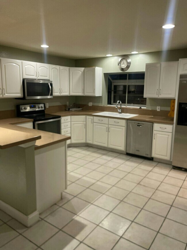 Foto del edificio - 6018 Gentle Ben Cir