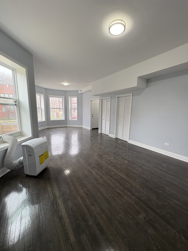 Foto del edificio - 6433 S Vernon Ave