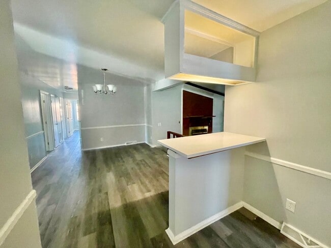 Building Photo - Welcome to this charming 3-bedroom, 1.5-ba...